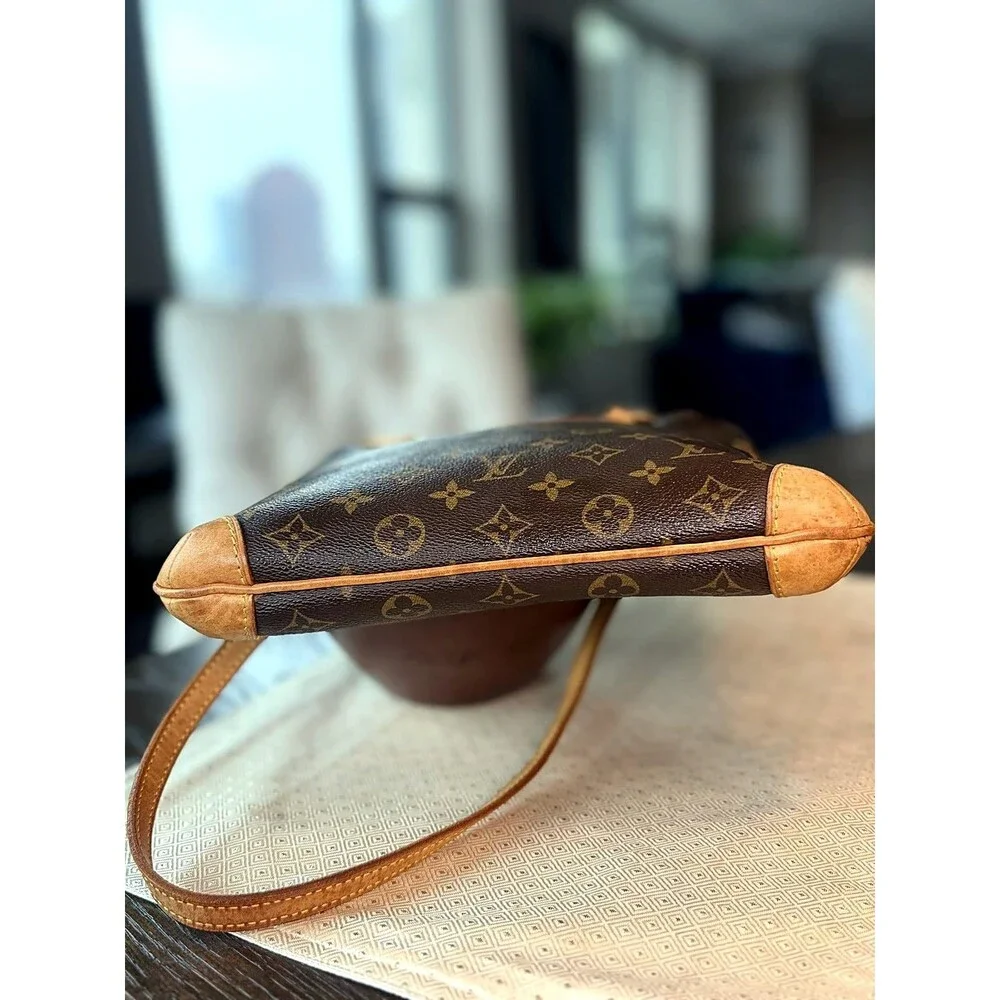 Authentic Louis Vuitton Coussin GM Monogram Canvas Zip Shoulder Bag M51141